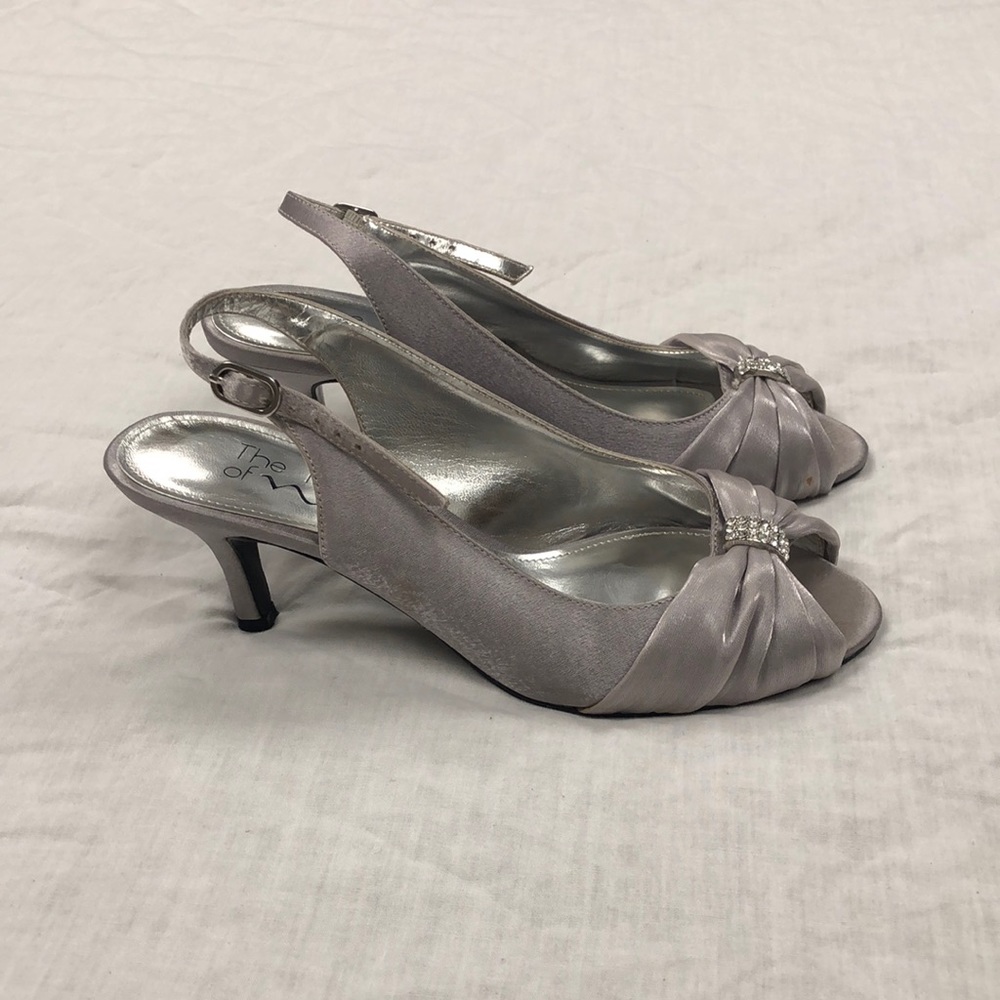 🔥HP🔥 The Touch of Nina Women’s Peeptoe Slingback Silver Heels/ Size: 7M